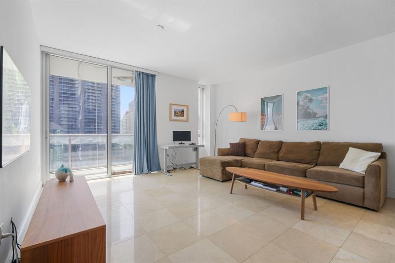 Image 9 of 39 For 1050 Brickell Ave  2302