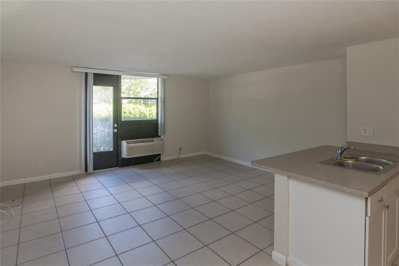 Image 3 of 9 For 2771 Riverside Dr  118