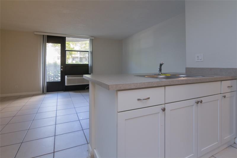 Image 4 of 9 For 2771 Riverside Dr  118