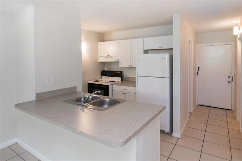 Image 6 of 9 For 2771 Riverside Dr  118