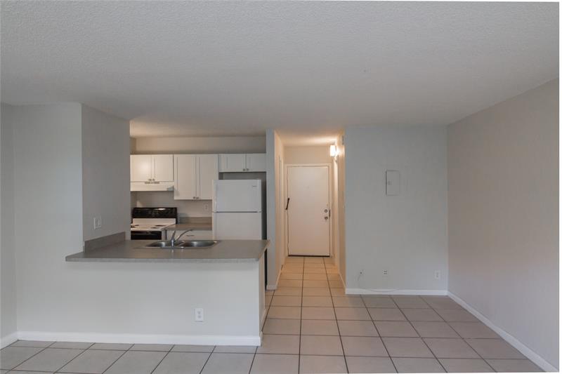 Image 8 of 9 For 2771 Riverside Dr  118