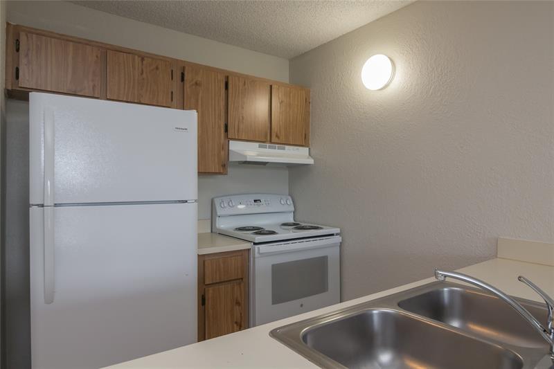 Image 4 of 12 For 2701 Riverside Dr  506