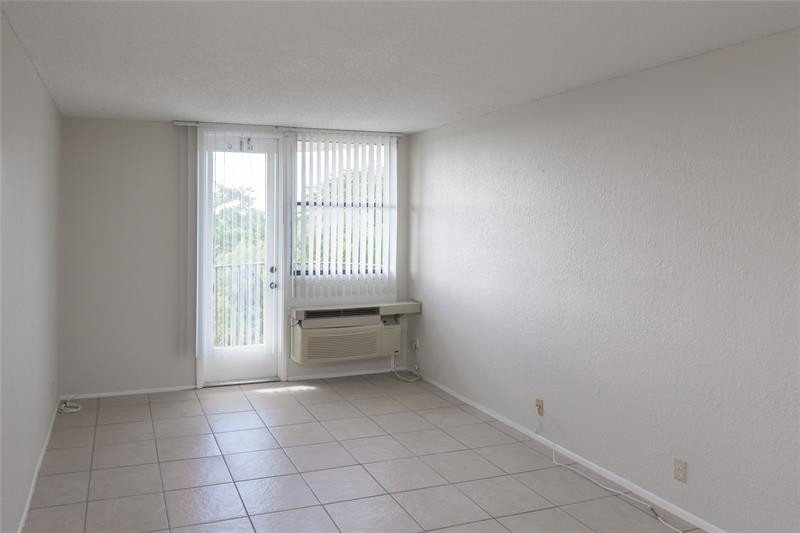 Image 7 of 12 For 2701 Riverside Dr  506