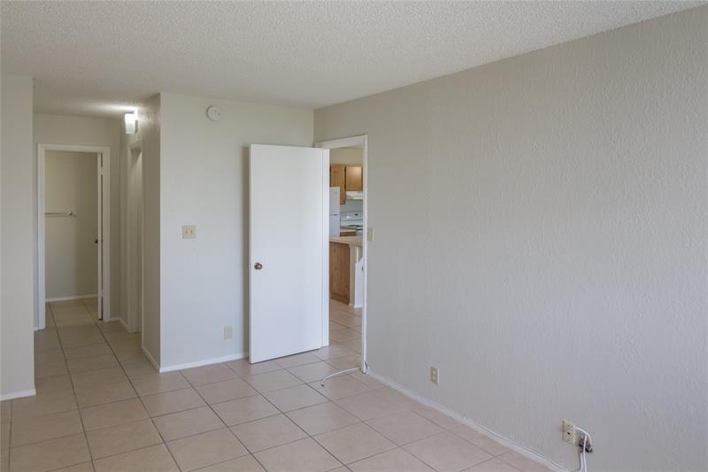 Image 8 of 12 For 2701 Riverside Dr  506