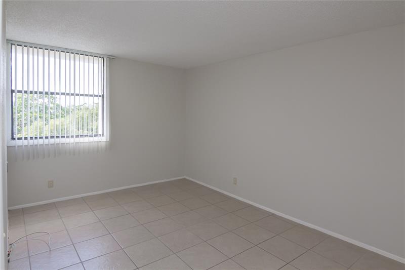 Image 9 of 12 For 2701 Riverside Dr  506