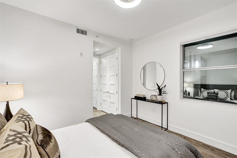 Image 27 of 72 For 4511 El Mar Dr  203