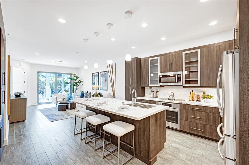 Image 3 of 72 For 4511 El Mar Dr  203