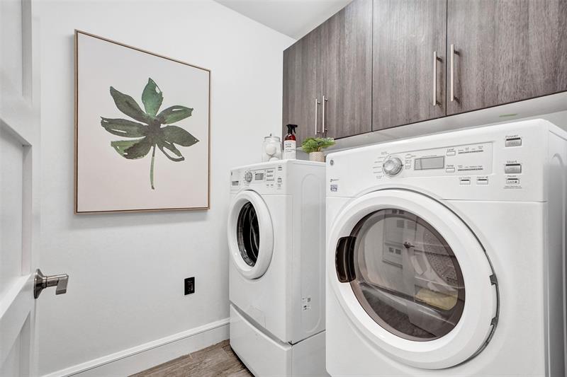 Image 30 of 72 For 4511 El Mar Dr  203