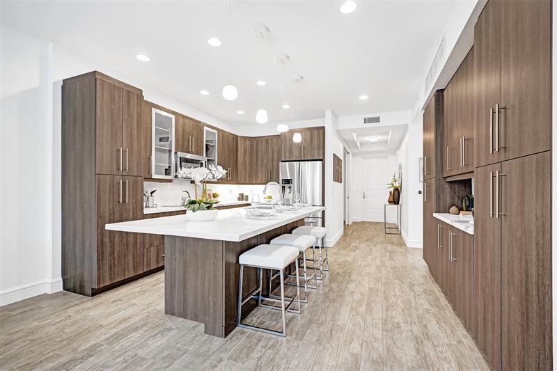 Image 35 of 72 For 4511 El Mar Dr  203