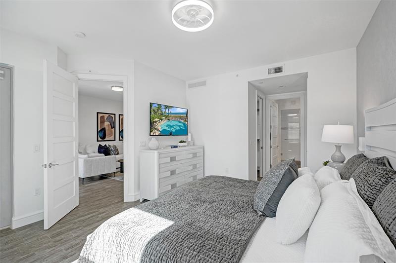 Image 39 of 72 For 4511 El Mar Dr  203