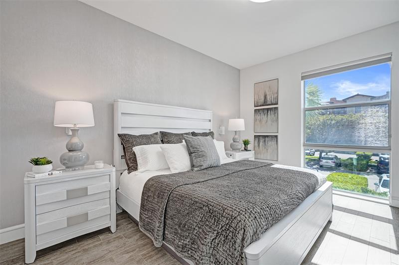 Image 40 of 72 For 4511 El Mar Dr  203