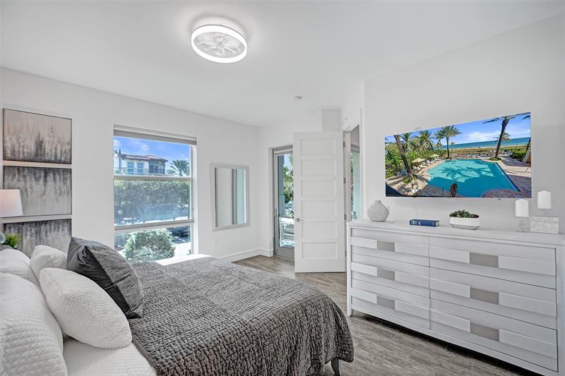 Image 41 of 72 For 4511 El Mar Dr  203