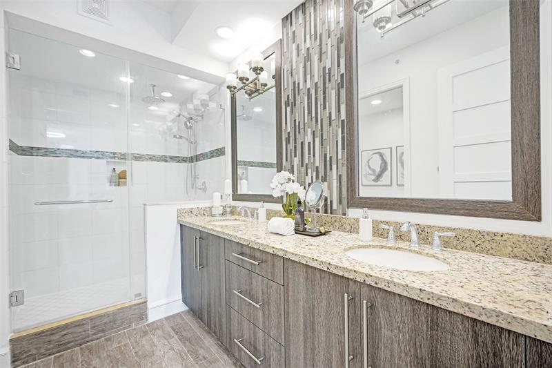 Image 43 of 72 For 4511 El Mar Dr  203