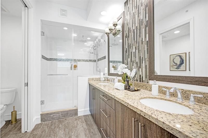 Image 45 of 72 For 4511 El Mar Dr  203