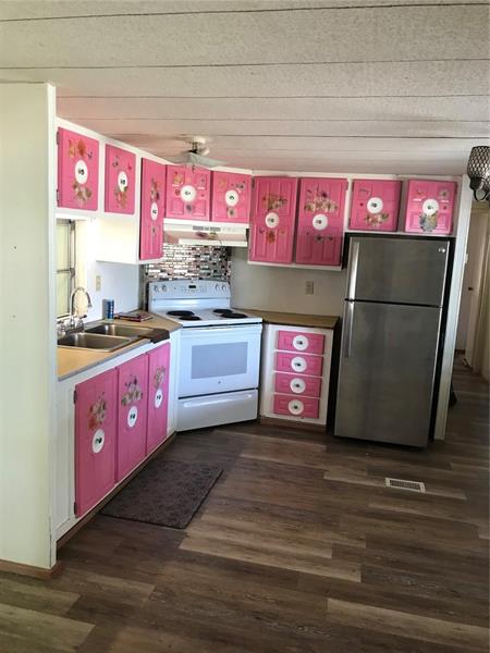 Image 8 of 13 For 1474 Lake Dr