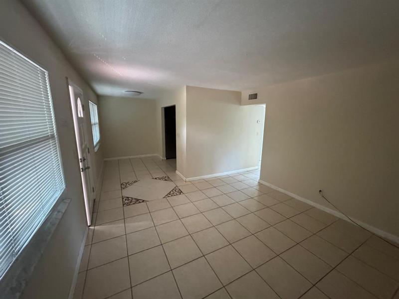Image 3 of 8 For 4732 33rd Ave  208