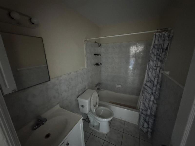 Image 6 of 8 For 4732 33rd Ave  208