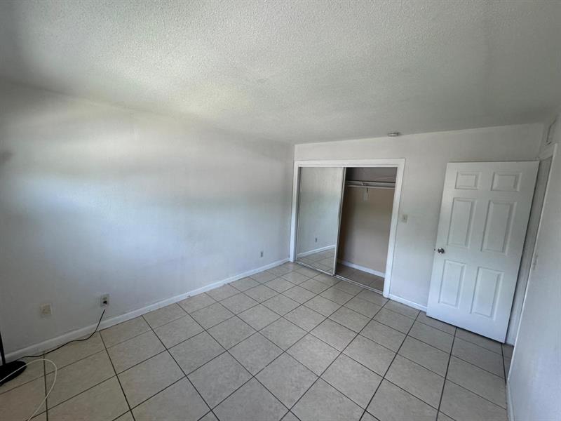Image 8 of 8 For 4732 33rd Ave  208