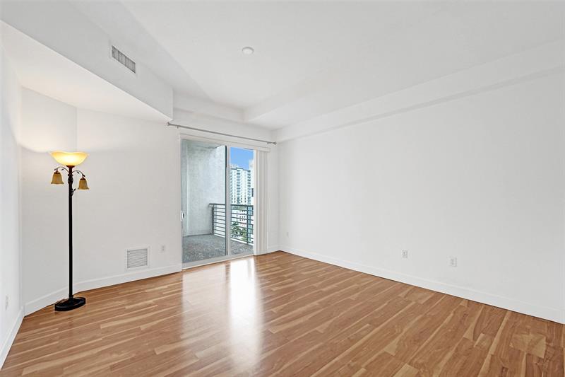 Image 4 of 33 For 1830 Radius Dr  1317