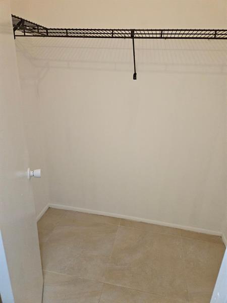 Image 11 of 13 For 2701 Riverside Dr  217b