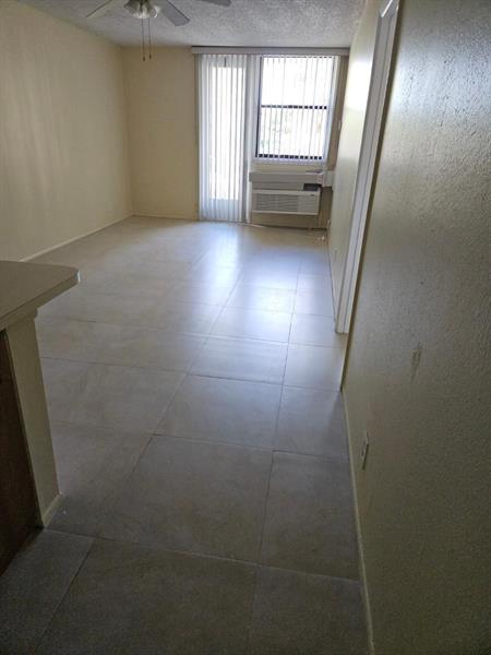 Image 6 of 13 For 2701 Riverside Dr  217b