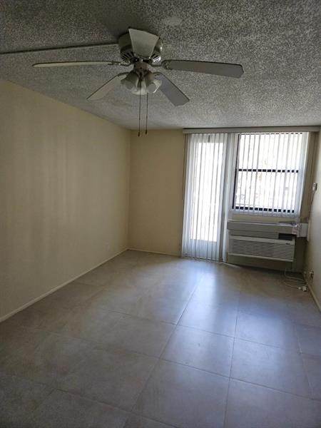 Image 7 of 13 For 2701 Riverside Dr  217b