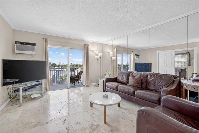 Image 11 of 69 For 200 Birch Rd  908