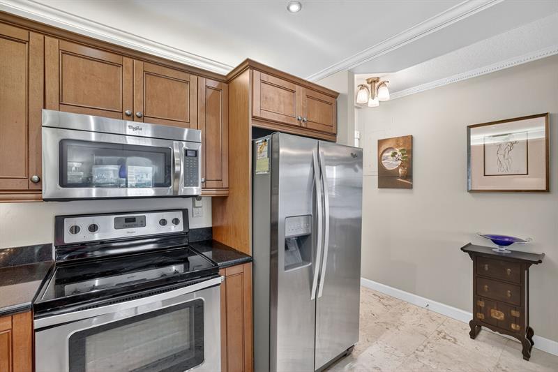 Image 15 of 69 For 200 Birch Rd  908