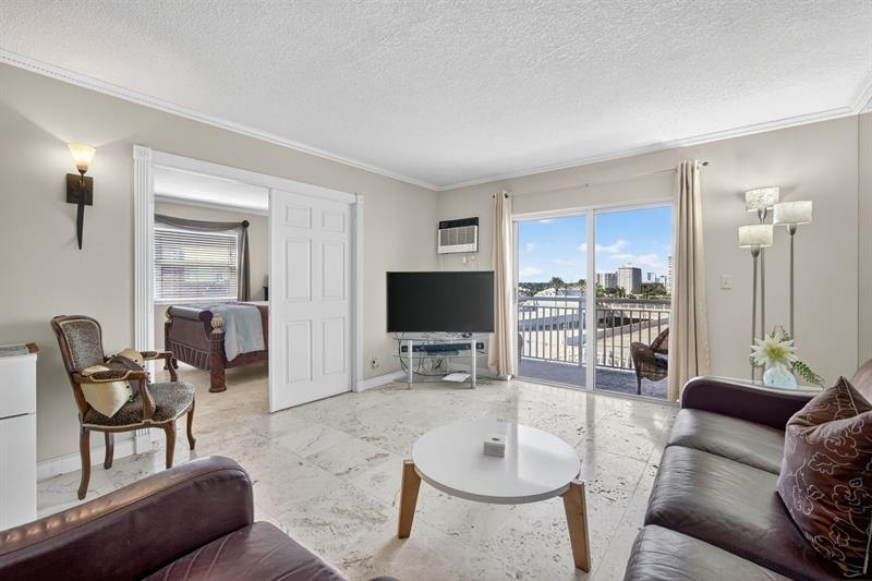 Image 4 of 69 For 200 Birch Rd  908