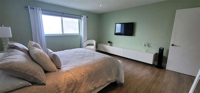 Image 30 of 43 For 4751 21 St  112