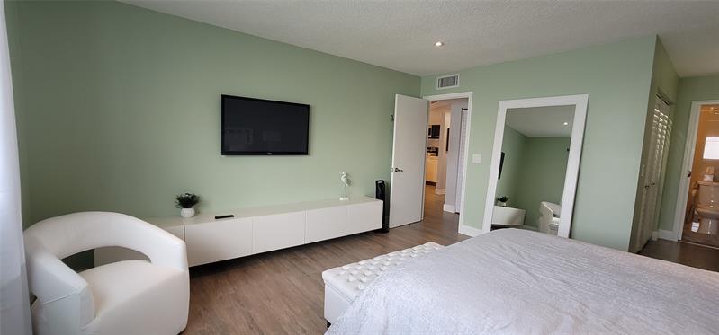 Image 31 of 43 For 4751 21 St  112