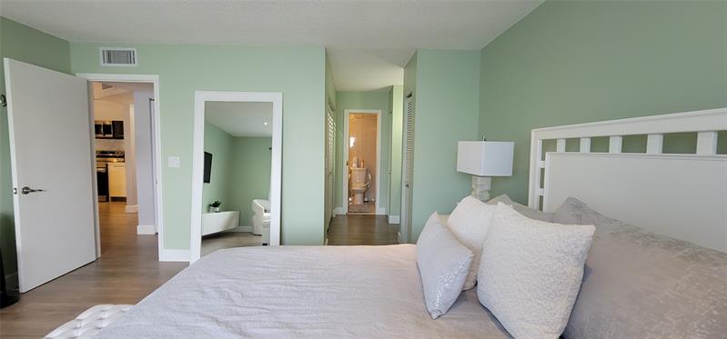 Image 32 of 43 For 4751 21 St  112