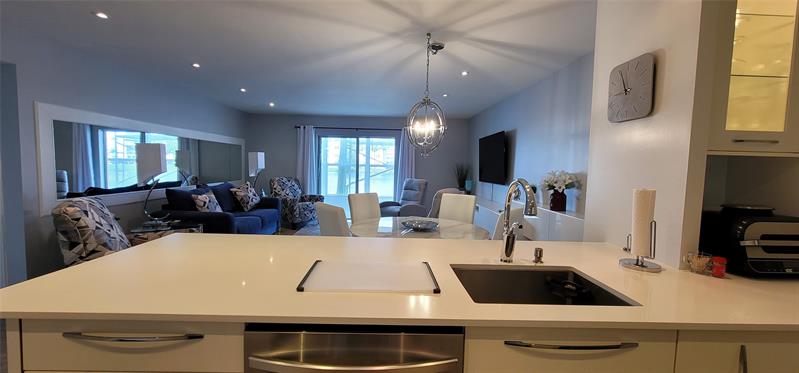 Image 6 of 43 For 4751 21 St  112