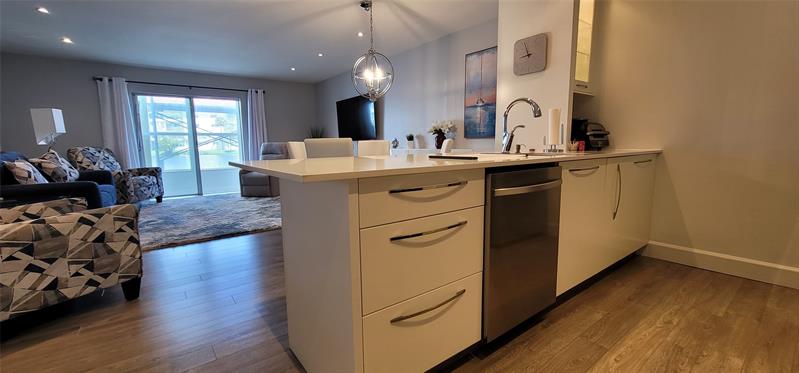 Image 7 of 43 For 4751 21 St  112