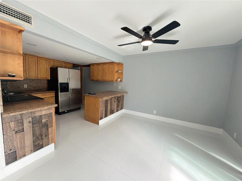 Image 3 of 4 For 320 Sunshine Dr
