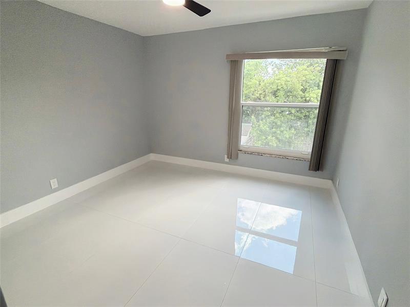 Image 5 of 14 For 320 Sunshine Dr