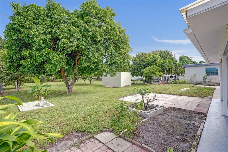 Image 27 of 49 For 7741 1st St  