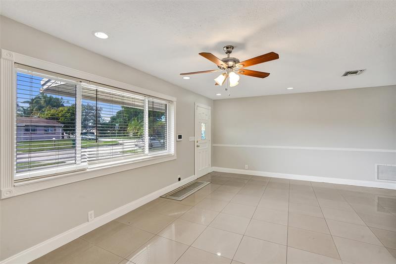 Image 4 of 49 For 7741 1st St  