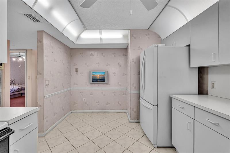 Image 12 of 83 For 7377 Granville Dr  311