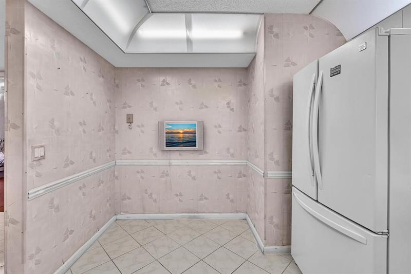 Image 14 of 83 For 7377 Granville Dr  311
