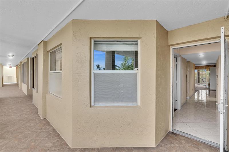 Image 4 of 83 For 7377 Granville Dr  311