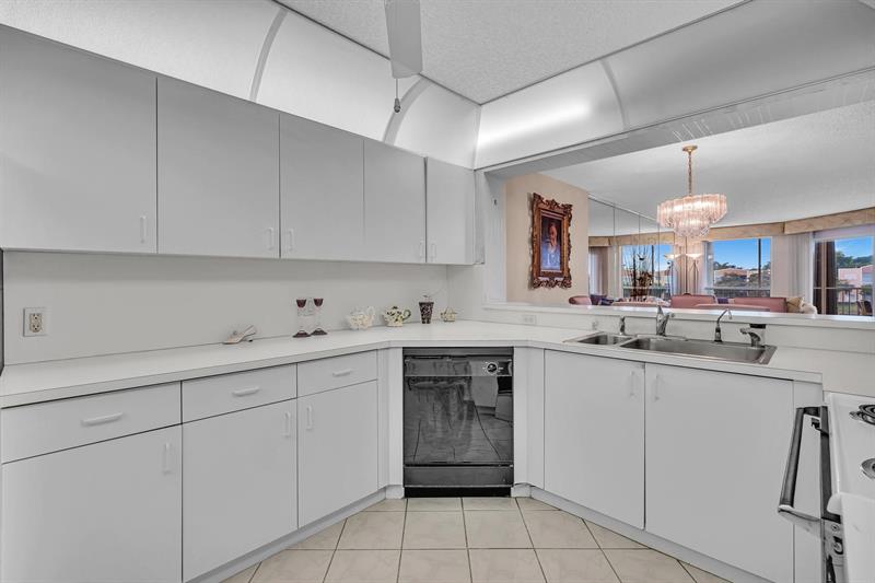 Image 6 of 83 For 7377 Granville Dr  311