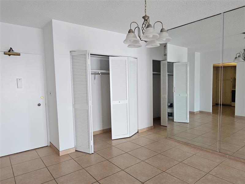 Image 11 of 18 For 1985 Ocean Dr  20d