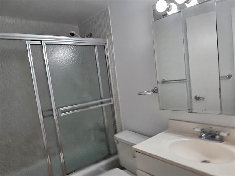 Image 12 of 18 For 1985 Ocean Dr  20d