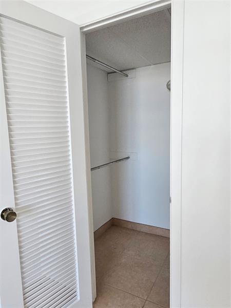 Image 15 of 18 For 1985 Ocean Dr  20d