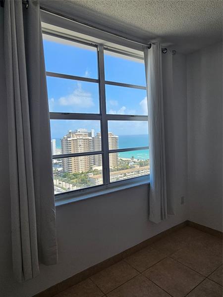 Image 16 of 18 For 1985 Ocean Dr  20d