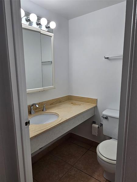 Image 17 of 18 For 1985 Ocean Dr  20d