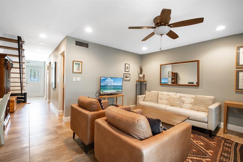 Image 13 of 34 For 658 Kensington Pl  11b