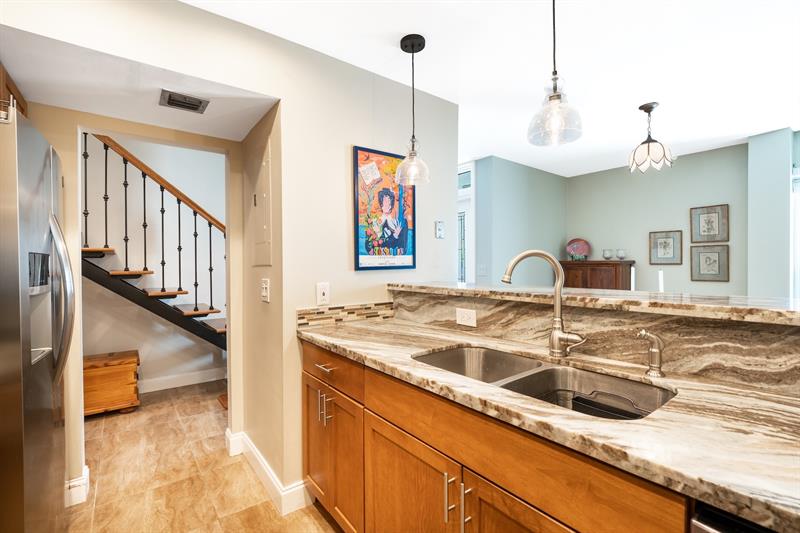 Image 4 of 34 For 658 Kensington Pl  11b