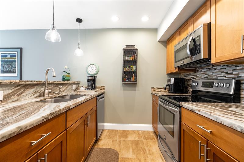 Image 5 of 34 For 658 Kensington Pl  11b